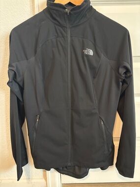 The North Face women’s Black Full-Zip Performance Jacket